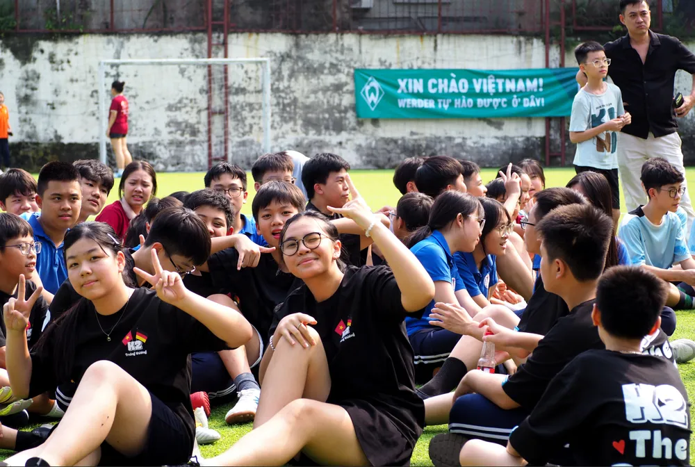 Các em học sinh hào hứng tham gia giải