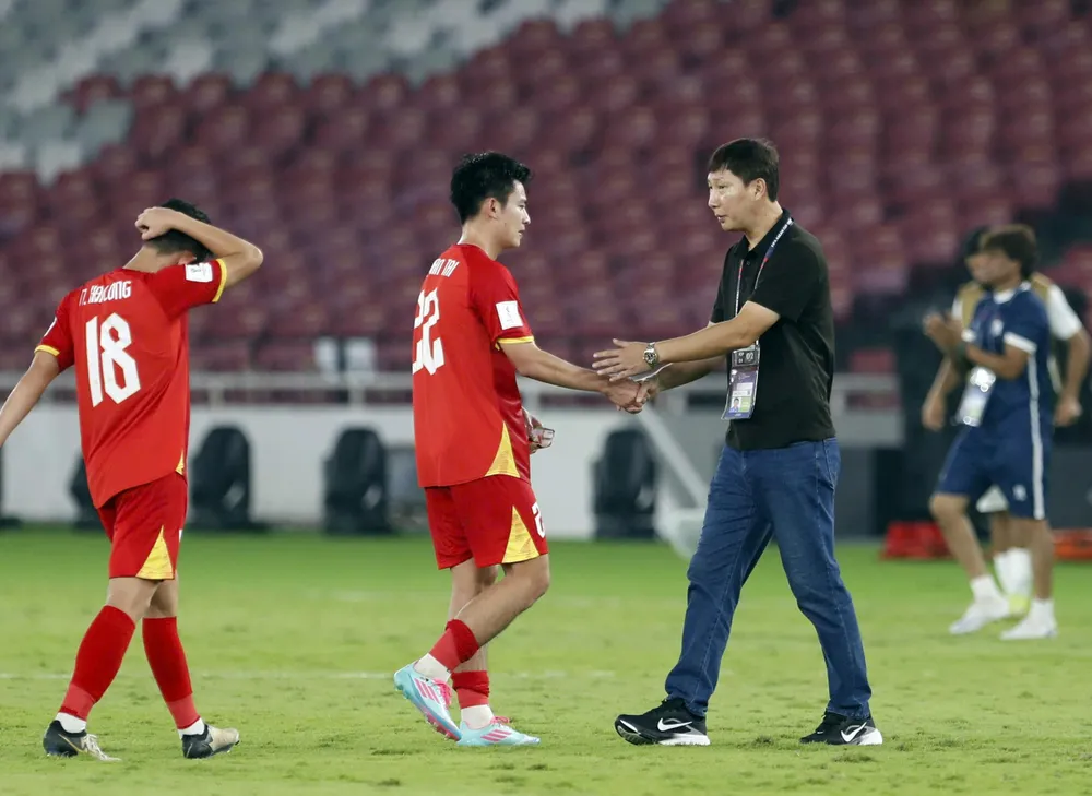 Nhiều thách thức chờ đón thầy trò HLV Kim Sang-sik ở Asian Cup 2027. Ảnh: ANH KHOA