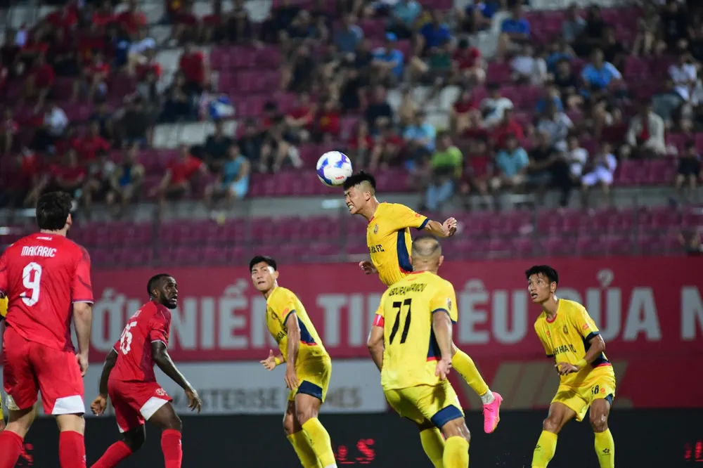 Thanh Hóa khó làm nên chuyện trong chuyến làm khách trên sân Hàng Đẫy trước CAHN vào tối 22-10. Ảnh: VPF