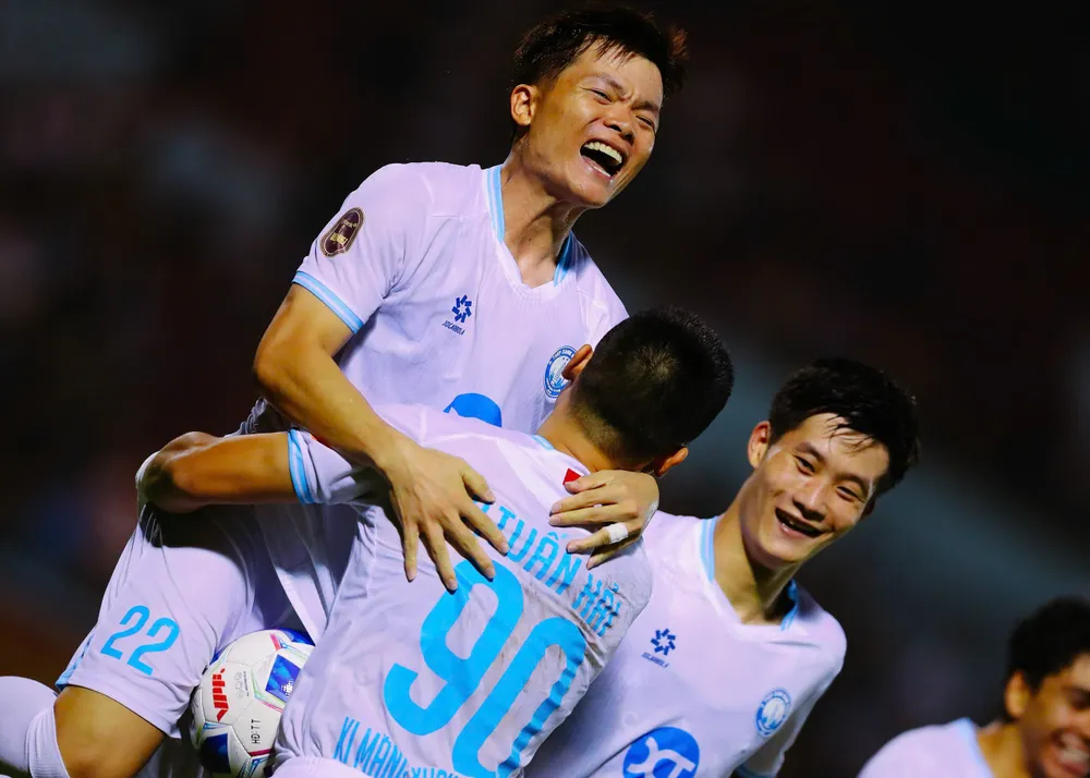 Nam Định bùng nổ với chiến thắng 4-0 trước Đồng Nai. Ảnh: QUANG ĐƯƠNG