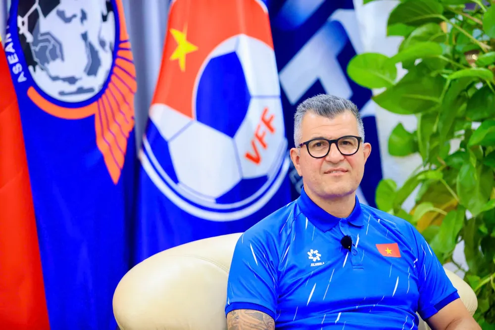 HLV trưởng Cristiano Roland, người tạo dấu ấn khi giúp U17 Việt Nam tham dự World Cup. Ảnh: VFF