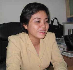 Sparkling Stones With ‘Gold’ Standard ảnh 1