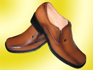 With Dong Hai Leather Shoe – Walking To Success ảnh 1