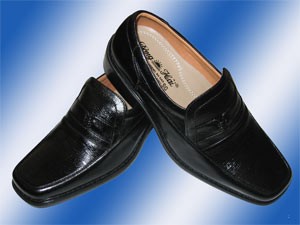 With Dong Hai Leather Shoe – Walking To Success ảnh 2