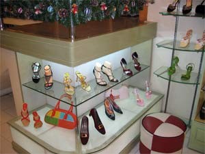 With Dong Hai Leather Shoe – Walking To Success ảnh 3