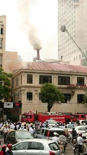 9g10 sáng nay, tại TPHCM: Cháy nhà hàng Hoằng Long