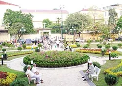 Khánh thành Vườn hoa Hàng Trống: Ngay ngày đầu tiên, hàng ngàn lượt người tới vui chơi