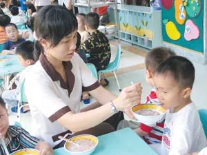 Đề nghị giải quyết ngay chế độ phụ trội cho giáo viên mầm non