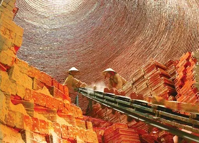 Những viên gạch hồng ra lò. Ảnh: AN DUNG