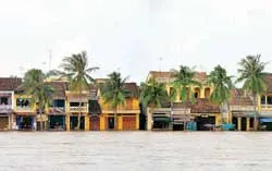 Các tỉnh miền Trung: Khẩn trương khắc phục hậu quả mưa lũ