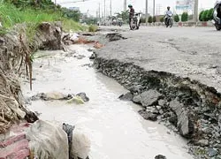 Sạt lở trên Xa lộ Hà Nội - “Cái bẫy” nguy hiểm