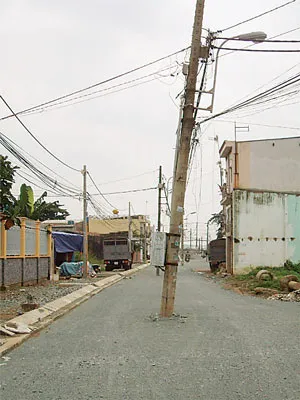 Bức xúc: Dãy nắp hố ga bấp bênh ảnh 2