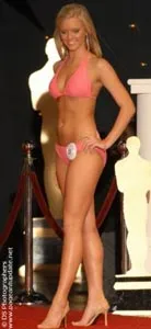 Hoa hậu tuổi Teen Lindsey Evans bị tước vương miện vì ...ăn quỵt