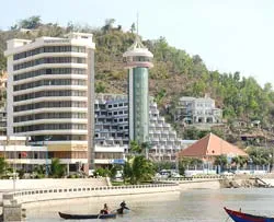 Còn nhiều trắc trở