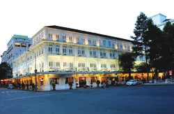 Vẻ đẹp từ khách sạn cổ nhất Việt Nam ảnh 1