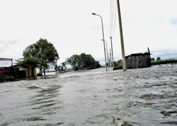 Lũ lụt hoành hành các tỉnh Bắc Trung bộ ảnh 2