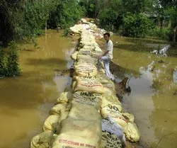 Sáng nay, lũ ở các tỉnh Bắc miền Trung tiếp tục dâng cao