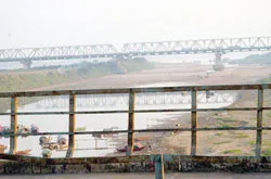 Sông Hồng: 2 đê hay 4 đê?