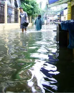 Hà Nội lại mưa, tiếp tục tắc đường ảnh 2