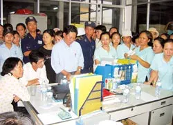 Cần biện pháp cứng rắn hơn ảnh 2