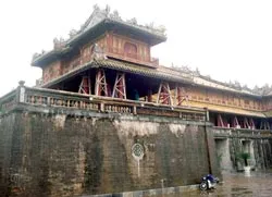 Tiếp tục gọi tàu thuyền vào nơi trú ẩn an toàn