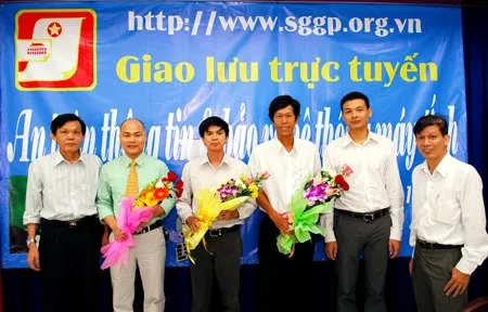 Phó Tổng Biên tập Báo SGGP Nguyễn Tấn Phong cùng các khách mời của buổi giao lưu chủ đề An toàn thông tin & bảo vệ hệ thống máy tính