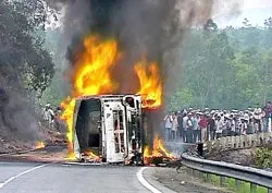 Thừa Thiên - Huế: Xe chở  dầu bốc cháy