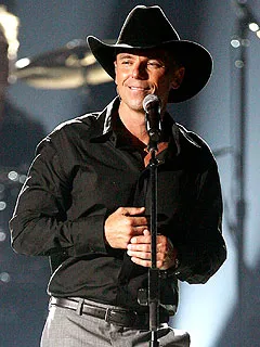 Giải thưởng âm nhạc đồng quê Mỹ lần 42: nam ca sĩ Kenny Chesney đứng đầu