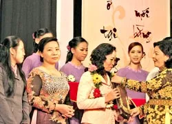Tuyên dương 75 gương “Hoa việc thiện 2008”