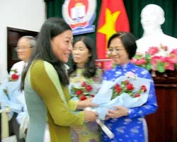 Họp mặt nhà giáo Nhân dân - Nhà giáo Ưu tú mừng Ngày Nhà giáo Việt Nam 20-11