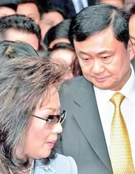 Vợ chồng cựu Thủ tướng Thaksin ly hôn