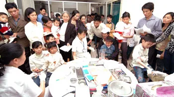 Bệnh viện quá tải... “bệnh nan y”