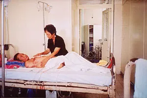 Con tật nguyền, mẹ lại gặp nạn