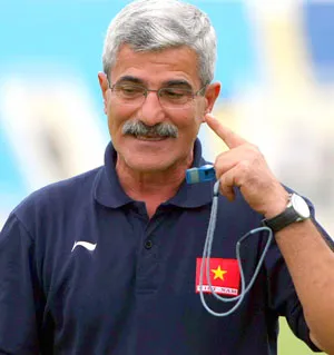 HLV trưởng đội tuyển Việt Nam Henrique Calisto: Không nhất thiết phải thắng Singapore