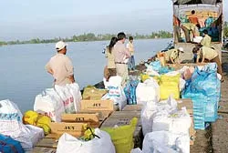 Rầm rộ buôn lậu
