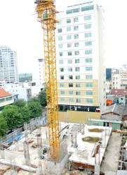 Quy định “tự thỏa thuận đền bù” - Nhiều công trình “triệu đô” phơi nắng, dầm mưa