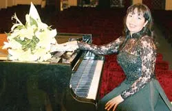Nghệ sĩ piano Bích Trà biểu diễn tại Mỹ