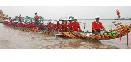 Cần Thơ, sáng nay: Khởi tranh cuộc đua ghe ngo