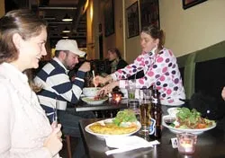 Món Việt ở xứ sở của “chú lính chì” ảnh 2
