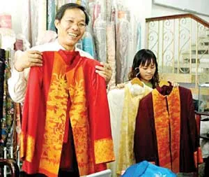 Người dệt áo “vua” ảnh 2
