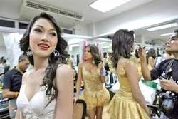 Thái Lan báo động “phong trào” trẻ em chuyển giới