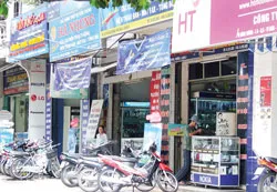 Tôi đi mua điện thoại giá… “bèo”