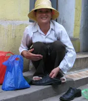 Kiều nữ… đánh giày