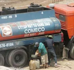 “Rút ruột” xăng dầu - Bài 1: Rời cảng, xăng... bốc hơi