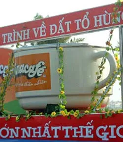 Sáng nay,ly cà phê lớn nhất thế giới diễu hành trên đường phố Đà Nẵng