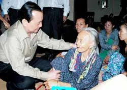 Mục tiêu cuối cùng và cao cả nhất là chăm lo cuộc sống người dân ngày càng tốt hơn