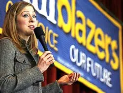 “Tiểu thư” vận động tranh cử