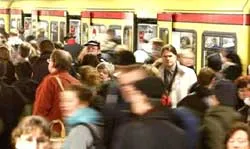 Lao động châu Âu đòi tăng lương