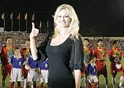 Các cựu danh thủ Pháp giao lưu với cựu danh thủ Việt Nam: thắt chặt tình thân ! ảnh 2