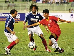 Các cựu danh thủ Pháp giao lưu với cựu danh thủ Việt Nam: thắt chặt tình thân !